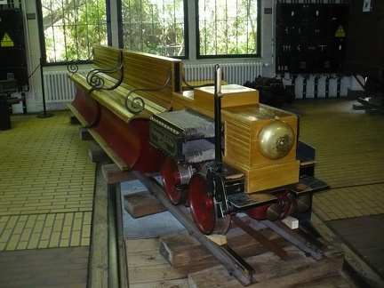 Pierwszy elektryczny pociąg pasażerski - Siemens &amp; Halske, 1879