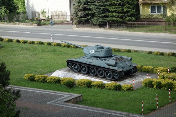 T-34 we wsi wiosną