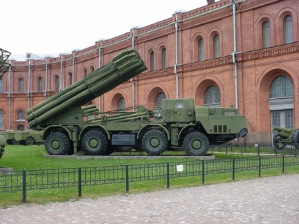 9K58 / BM-30 Smiercz - artyleria rakietowa 300 mm.